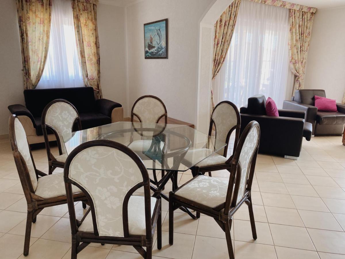 Apartments Sneki Baošići Bagian luar foto