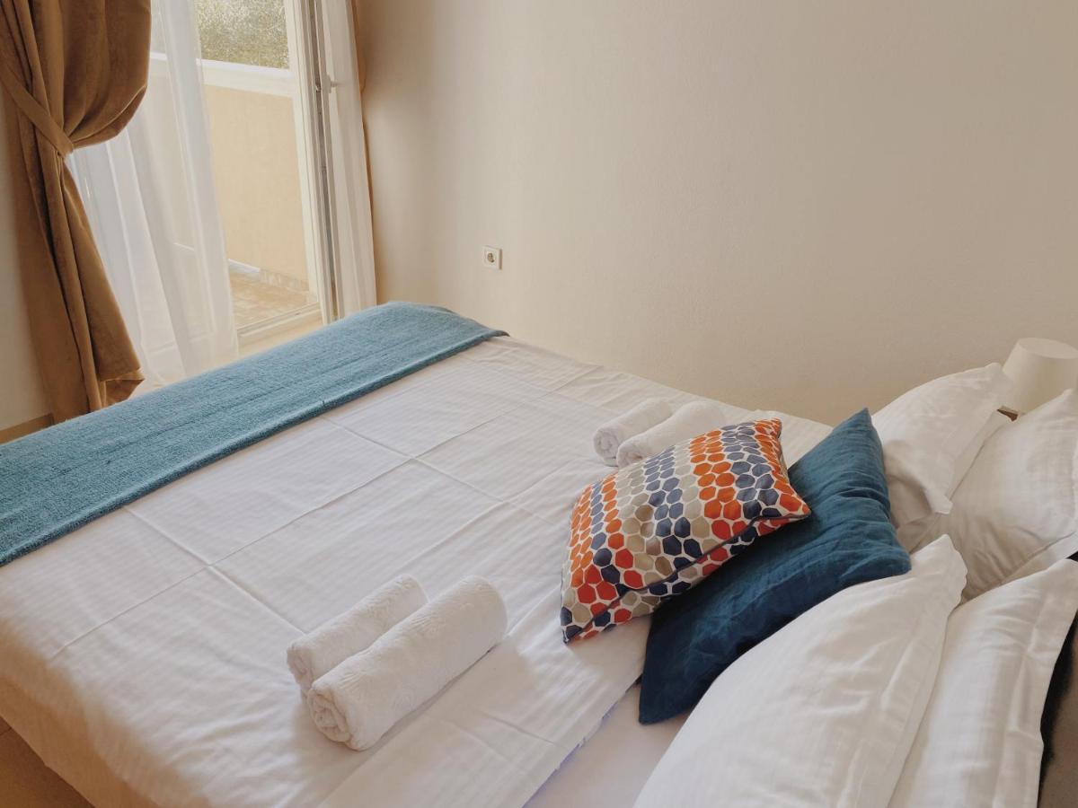 Apartments Sneki Baošići Bagian luar foto