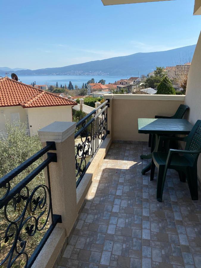 Apartments Sneki Baošići Bagian luar foto