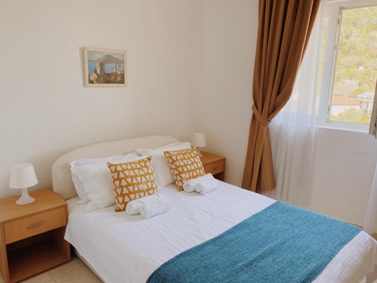 Apartments Sneki Baošići Bagian luar foto