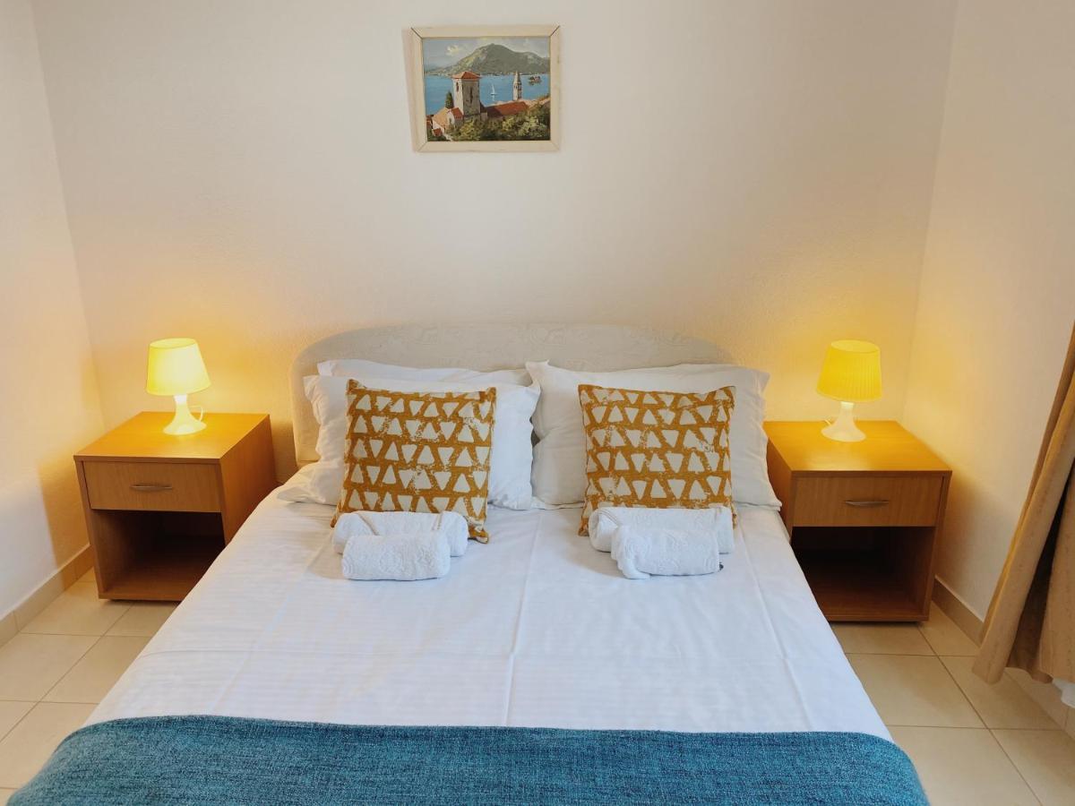 Apartments Sneki Baošići Bagian luar foto