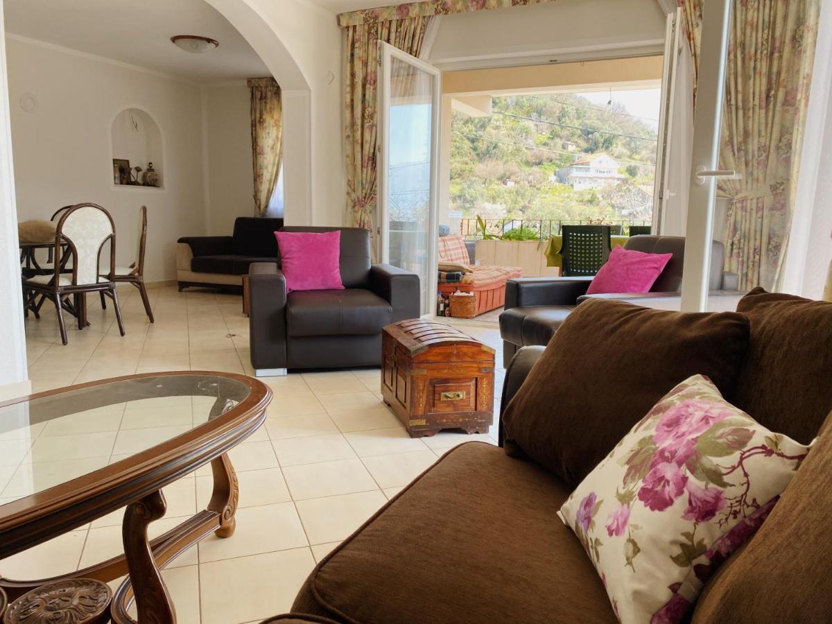 Apartments Sneki Baošići Bagian luar foto