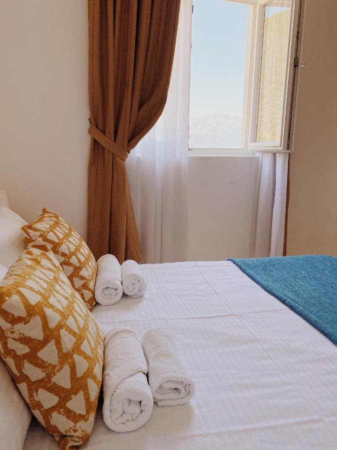 Apartments Sneki Baošići Bagian luar foto