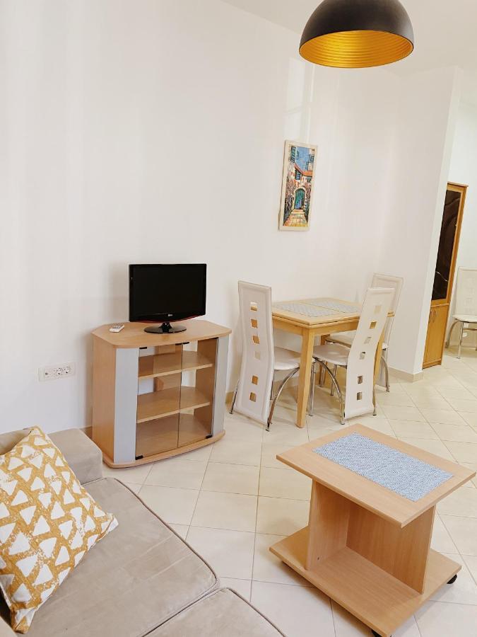 Apartments Sneki Baošići Bagian luar foto