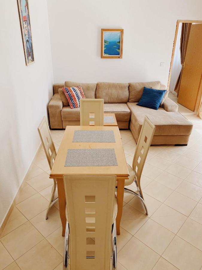 Apartments Sneki Baošići Bagian luar foto